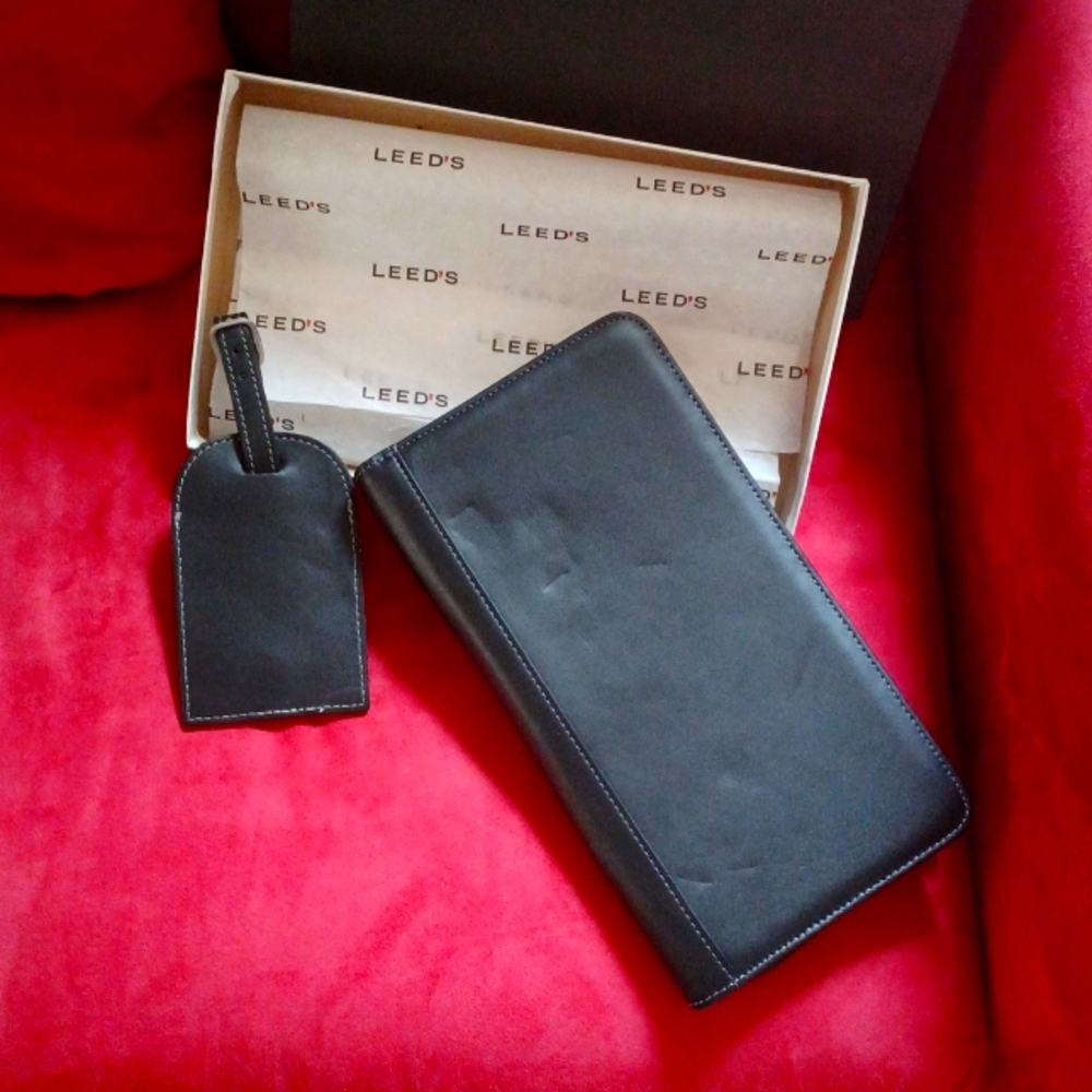 LEED's Passport/Document Travel Case